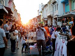 Lardyai Market