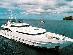 The stunning MY Xanadu at anchor in front of the resort for KRSR 2018.