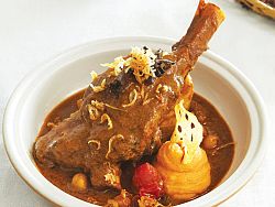 Lamb shank massaman