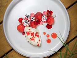 TRE - Dessert - Chiang Mai strawberries, yoghurt mousse, rose meringue