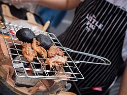 Meat & buns on the grill