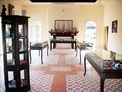 Phuket Museums: Kitschy Time Trip