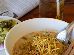 Khao soy noodles