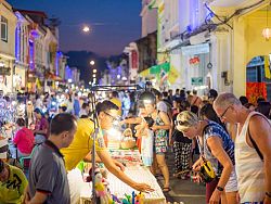 Lardyai Market