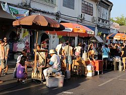 Lardyai Market
