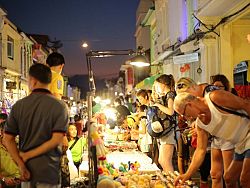 Lardyai Market