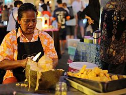 Lardyai Market