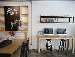 The Old Town coffee shops feature interesting interiors, including family heirlooms, antiques, one-of-a-kind artworks and loads of ‘vintage style’. The atmosphere is eclectic and the shops are fun to explore while sipping on a coffee