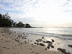 The white sand beaches of Koh Yao Yai, often deserted, are worth dipping into.