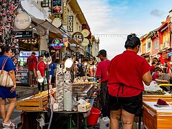 Sunday Walking Street (Talad Yai)