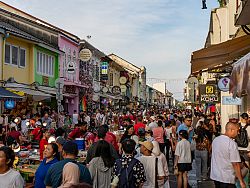 Sunday Walking Street (Talad Yai)