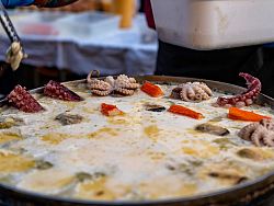 Sunday Walking Street (Talad Yai)