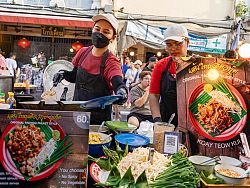 Sunday Walking Street (Talad Yai)