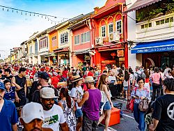Sunday Walking Street (Talad Yai)