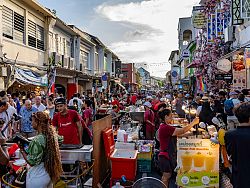 Sunday Walking Street (Talad Yai)