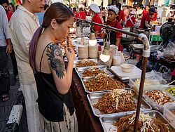 Sunday Walking Street (Talad Yai)