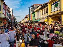 Sunday Walking Street (Talad Yai)