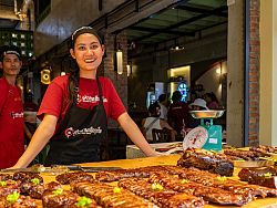 Sunday Walking Street (Talad Yai)