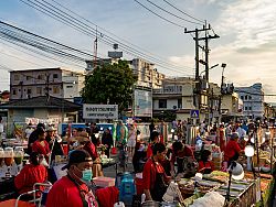 Sunday Walking Street (Talad Yai)