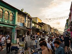 Sunday Walking Street (Talad Yai)