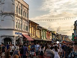 Sunday Walking Street (Talad Yai)