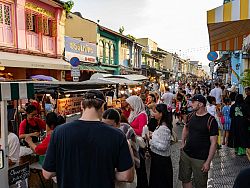 Sunday Walking Street (Talad Yai)