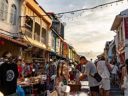 Sunday Walking Street (Talad Yai)