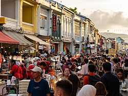 Sunday Walking Street (Talad Yai)