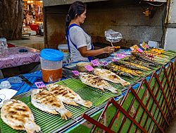 Naka Weekend Market (Talad Tai Rod)