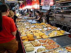 Naka Weekend Market (Talad Tai Rod)