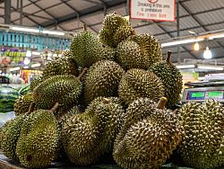 Naka Weekend Market (Talad Tai Rod)