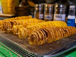 Naka Weekend Market (Talad Tai Rod)