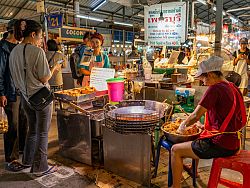 Naka Weekend Market (Talad Tai Rod)
