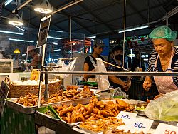 Naka Weekend Market (Talad Tai Rod)