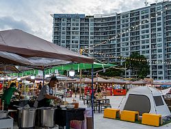 Plernpao Street Market
