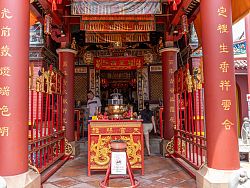 San Chao Saengtham