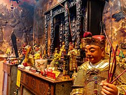San Chao Saengtham