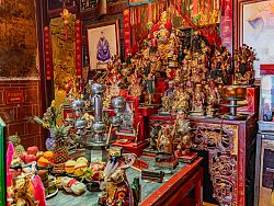 San Chao Saengtham