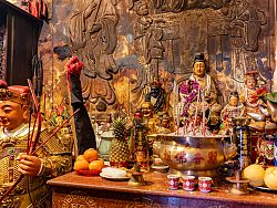 San Chao Saengtham