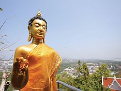 Wat Koh Sirey is home to various Buddha statues, including a reclining Buddha statue inside the temple