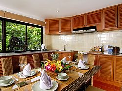 Villa with kitchenette & dining area