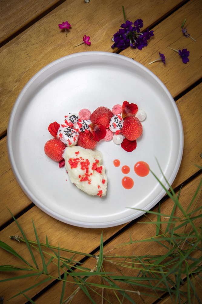 TRE - Dessert - Chiang Mai strawberries, yoghurt mousse, rose meringue
