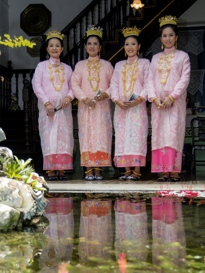 Traditional dress inside Baan Chinpracha