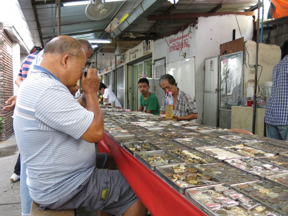 Phuket\'s Amulet Alley