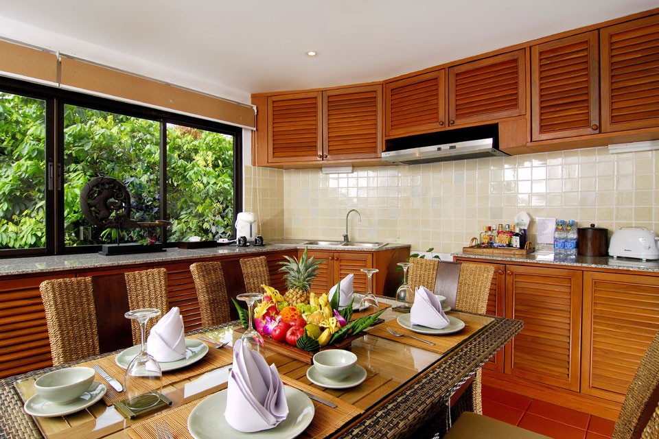 Villa with kitchenette & dining area