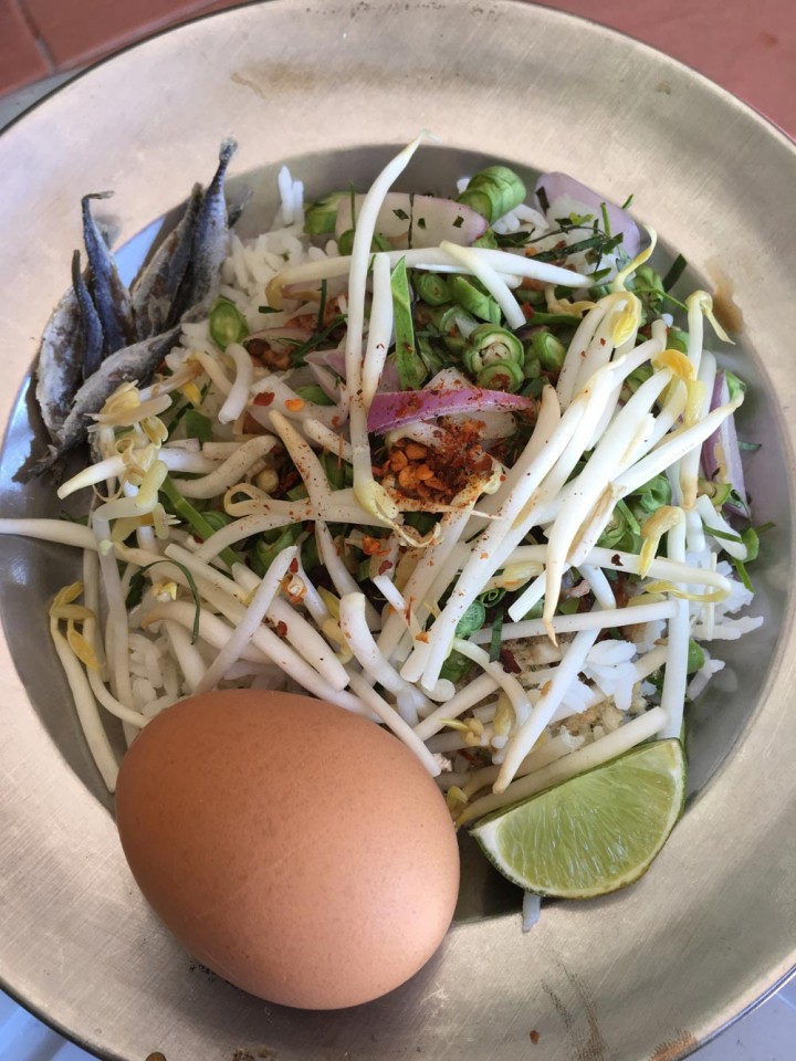 Khao yum is a rice salad of sorts filledwith fresh vegetables and lemongrass. It is a light, refreshing breakfast