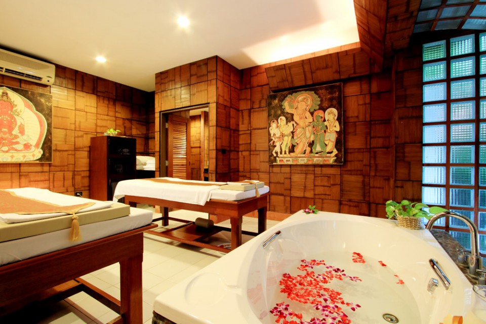 Spa with bath & treatment beds