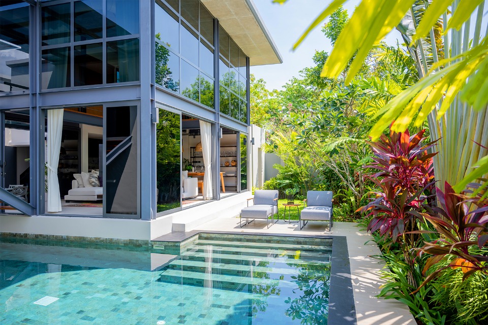 100% solar-powered pool villa