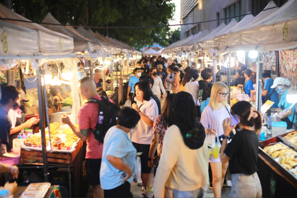 Phuket Market Madness
