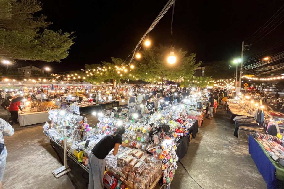 Phuket Market Madness